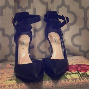 Guess black heels